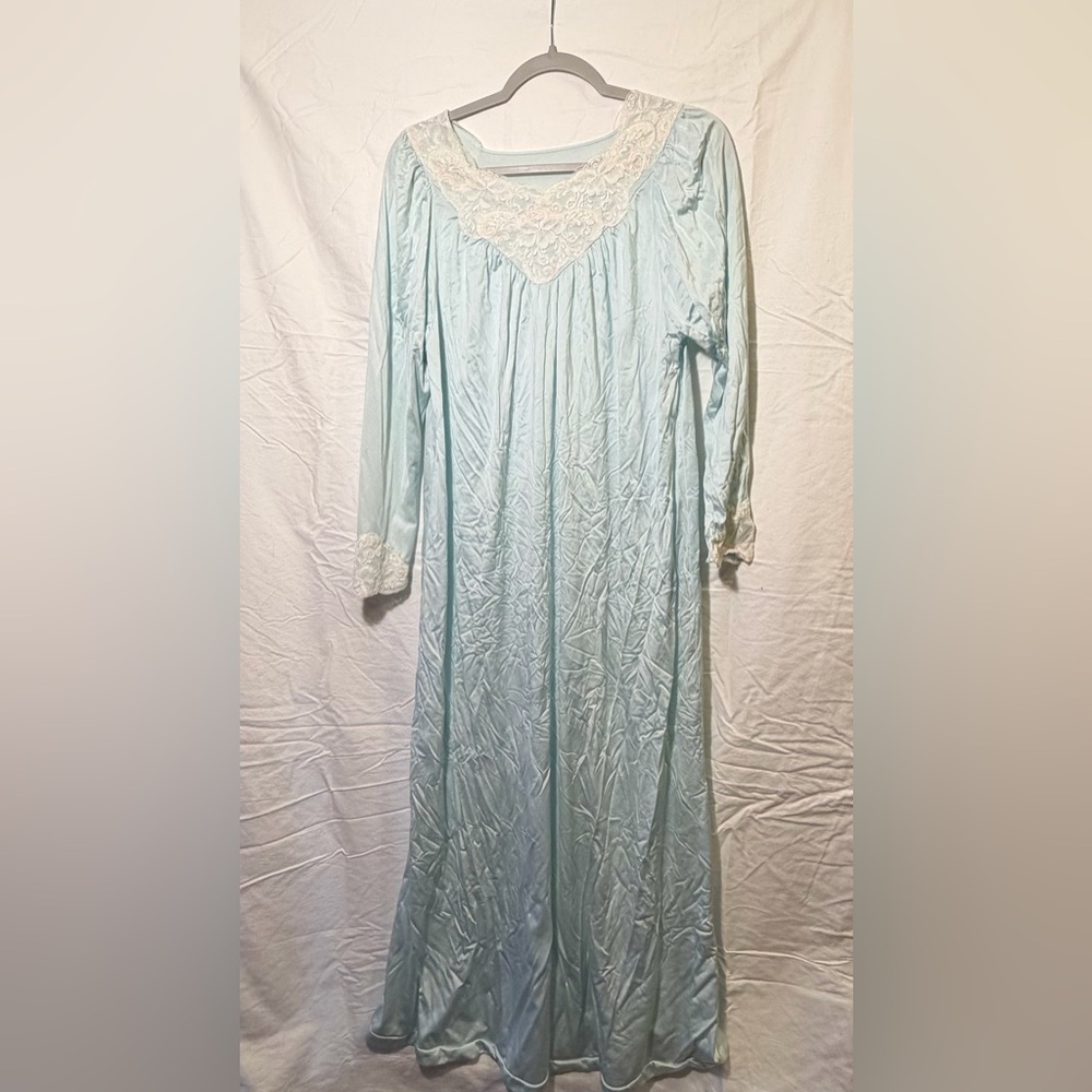 VINTAGE Elegant Light Blue Nightgown with Lace Trim